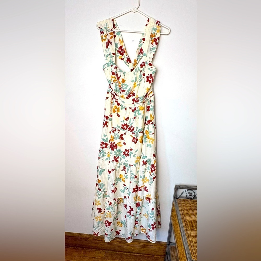 Moon River Backless Floral Dress with Pockets. Size M